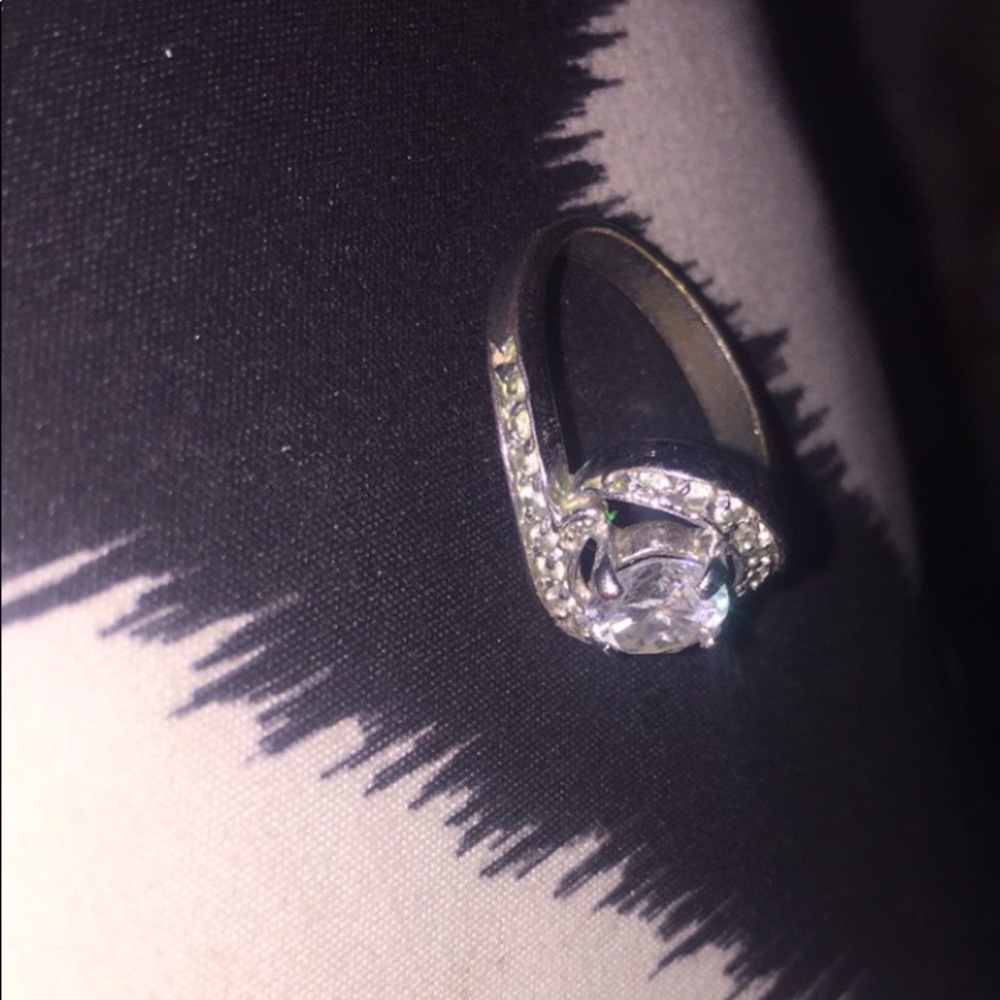 Ring - Picture 3 of 4